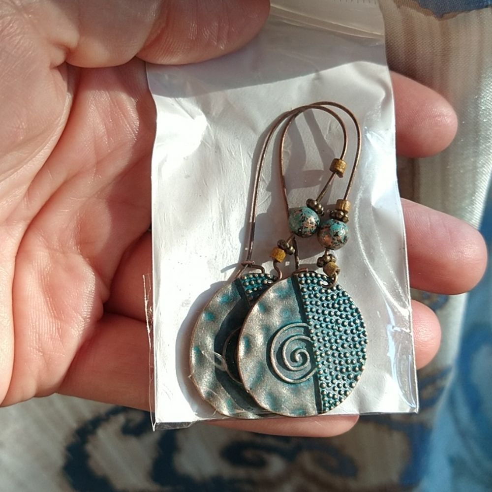 Beautiful Vintage Style Rustic Boho Earrings - Picture 6 of 8